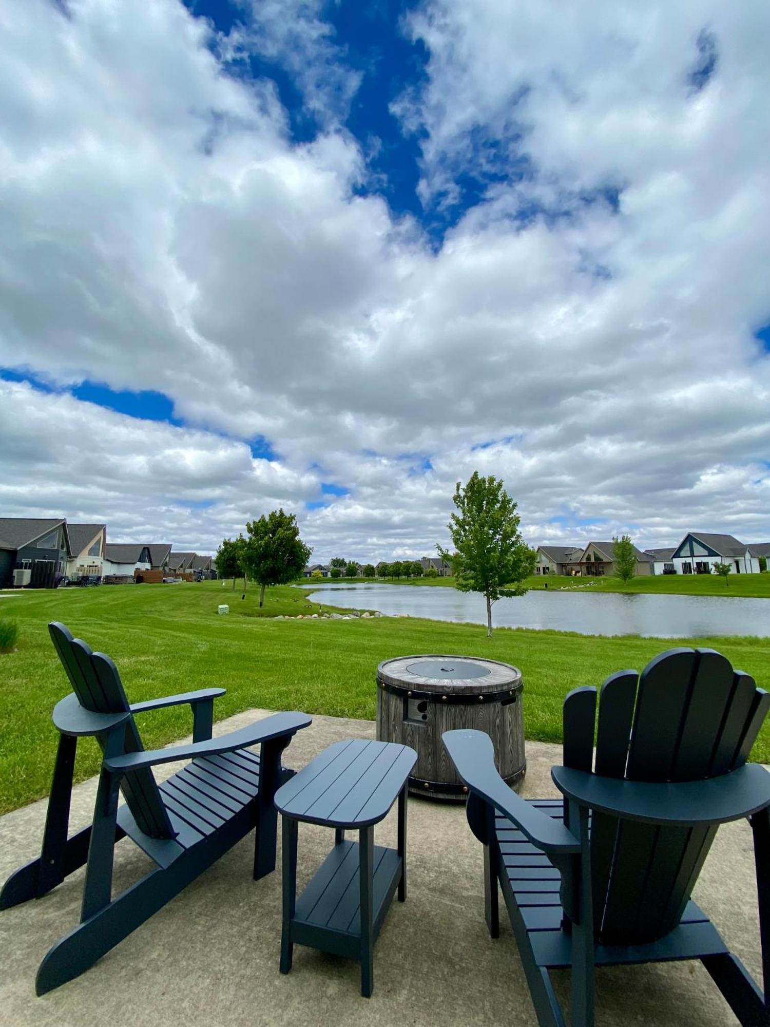 Boho Bungalow On The Pond W/ Hot Tub Arnolds Park Exterior foto