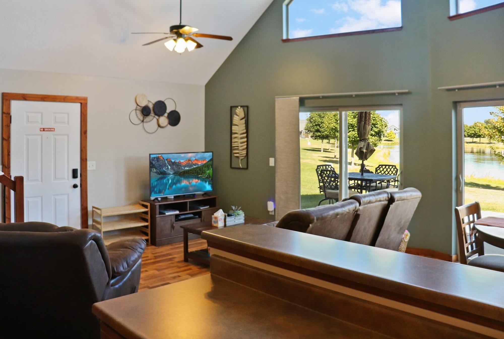 Boho Bungalow On The Pond W/ Hot Tub Arnolds Park Exterior foto